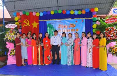 CB GV NV và đại diện lãnh đạo PGD